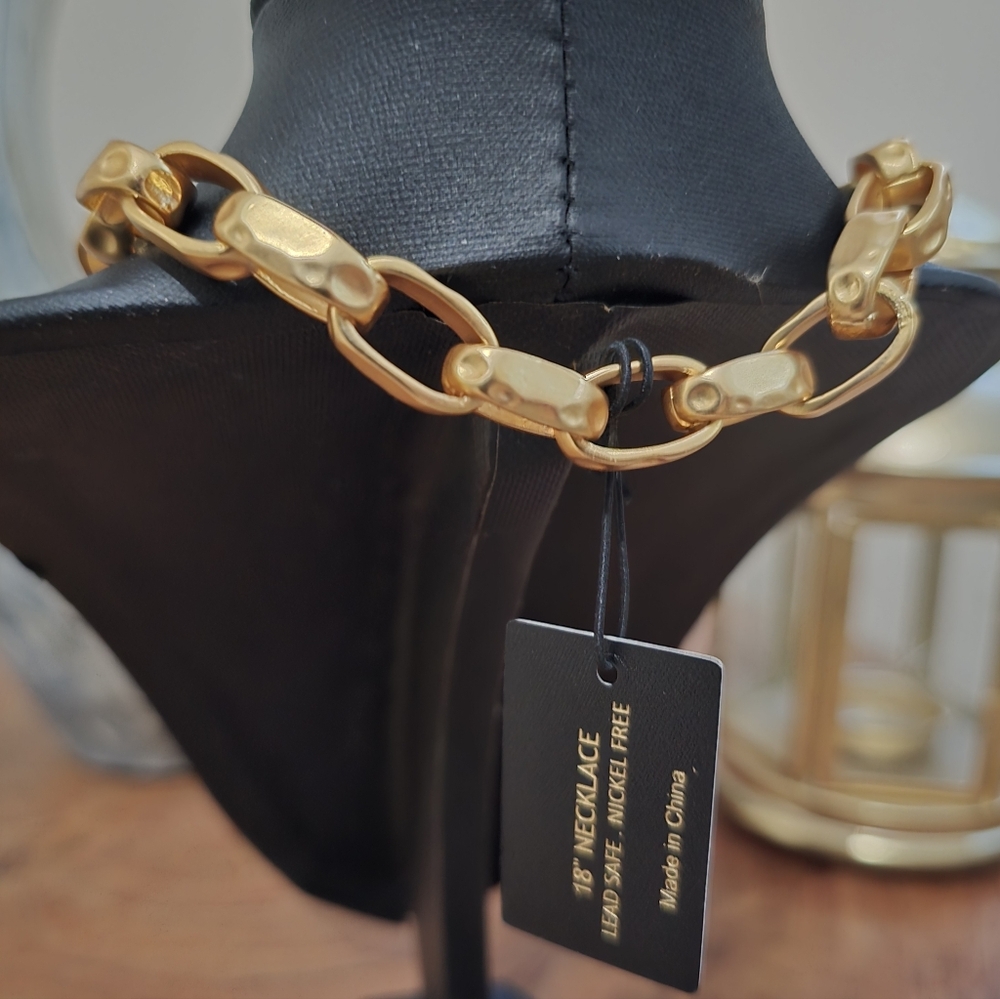 House of Harlow 1960 Gold Link Necklace with Round Pendant - Picture 2 of 6